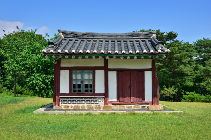 장릉(章陵)의 수복방 정면